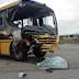 Ônibus que trasportava alunos da zona rural para a sede de Pintadas se envolve em acidente