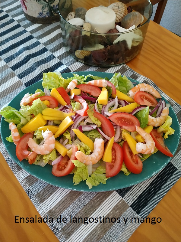 Ensalada de langostinos y mango