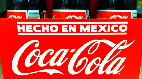 ¿Por qué el éxito de la 'Coca-Cola mexicana' en EU?