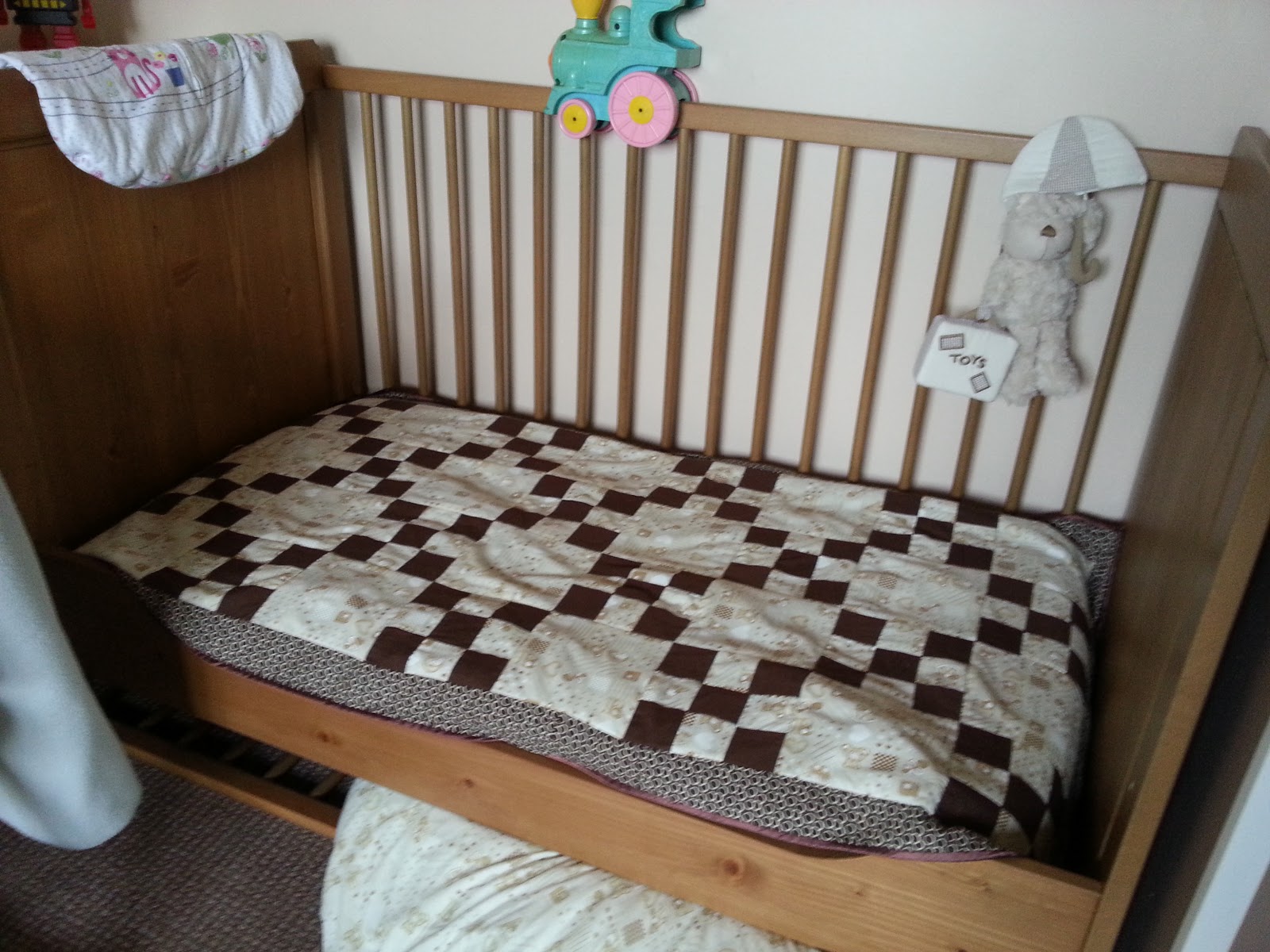Sticking & Stitching Patchwork Baby Cot Quilt