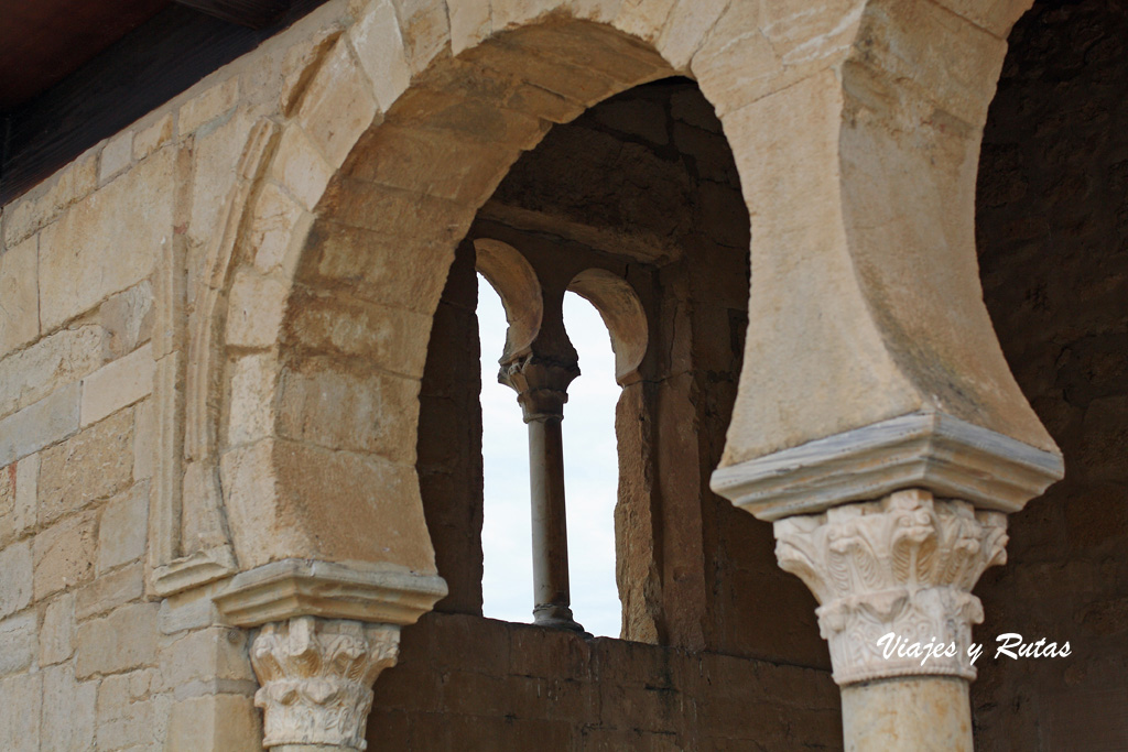 Pórtico del Monasterio de San Miguel de Escalada, León