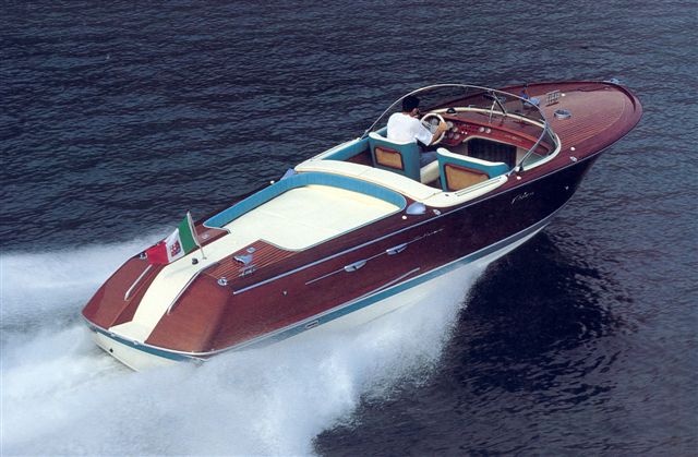 Belgian Dandy: The Riva Aquarama: Pure elegance on the water