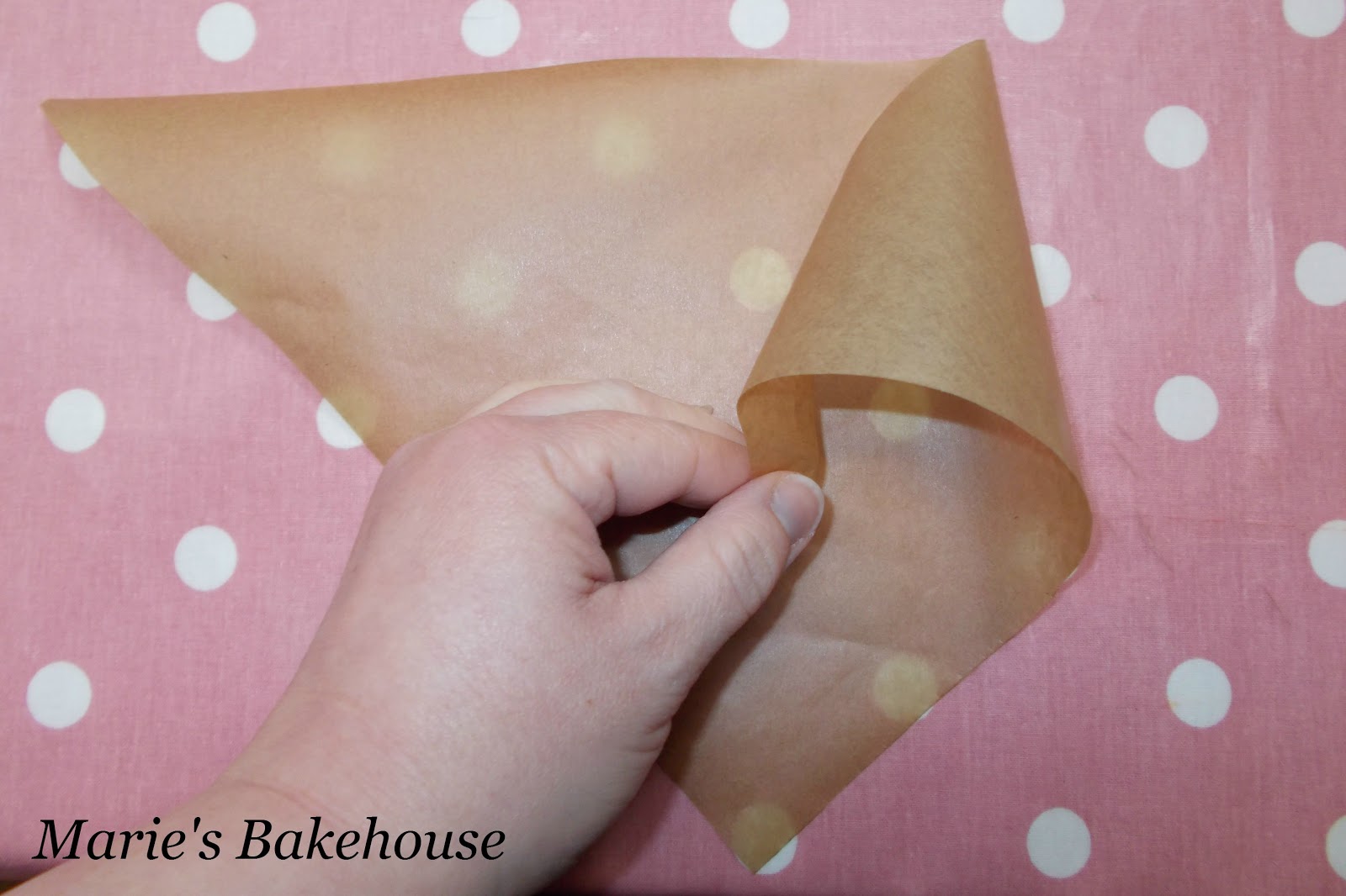 Marie's Bakehouse How to make a paper piping bag