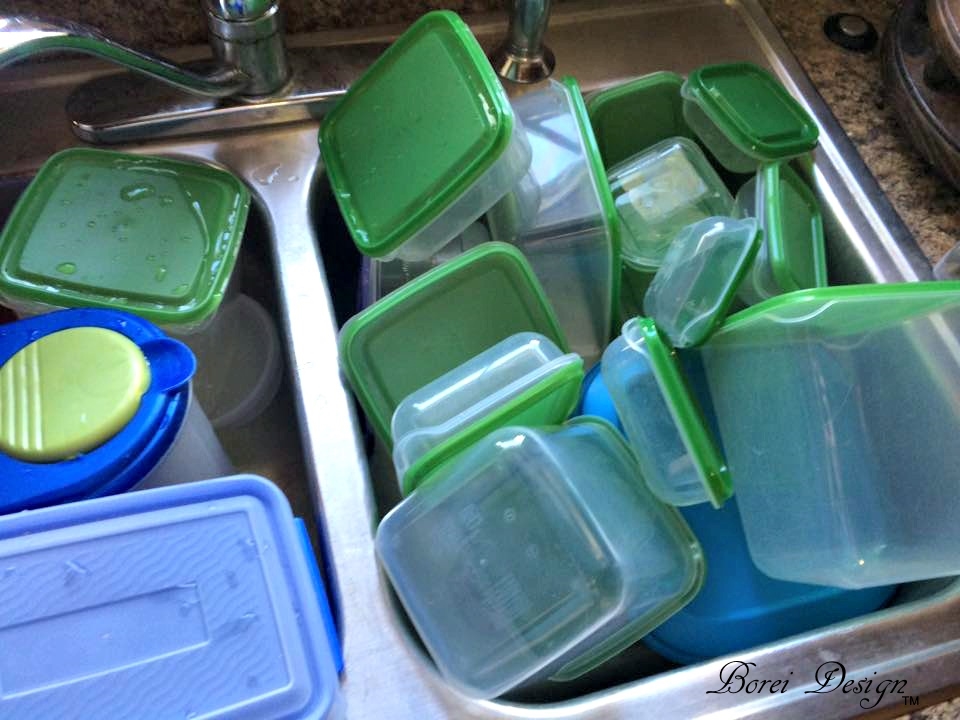 Freebie DIY Organizer for Plastic Food Storage Container Lids