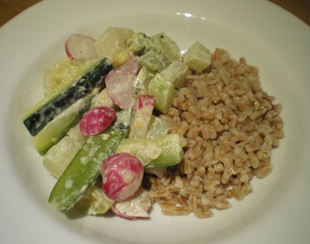 Sekundentakt: Dinkel mit Radischen-Zucchini-Kohlrabi-Zuckerschoten-Gemüse