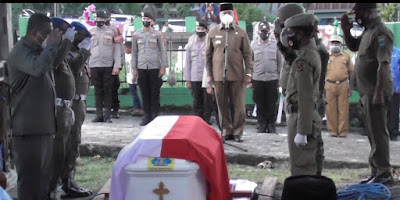 Dominggus Mandacan Pimpin Prosesi Pemakaman Jimmy Demianus Ijie di Manokwari