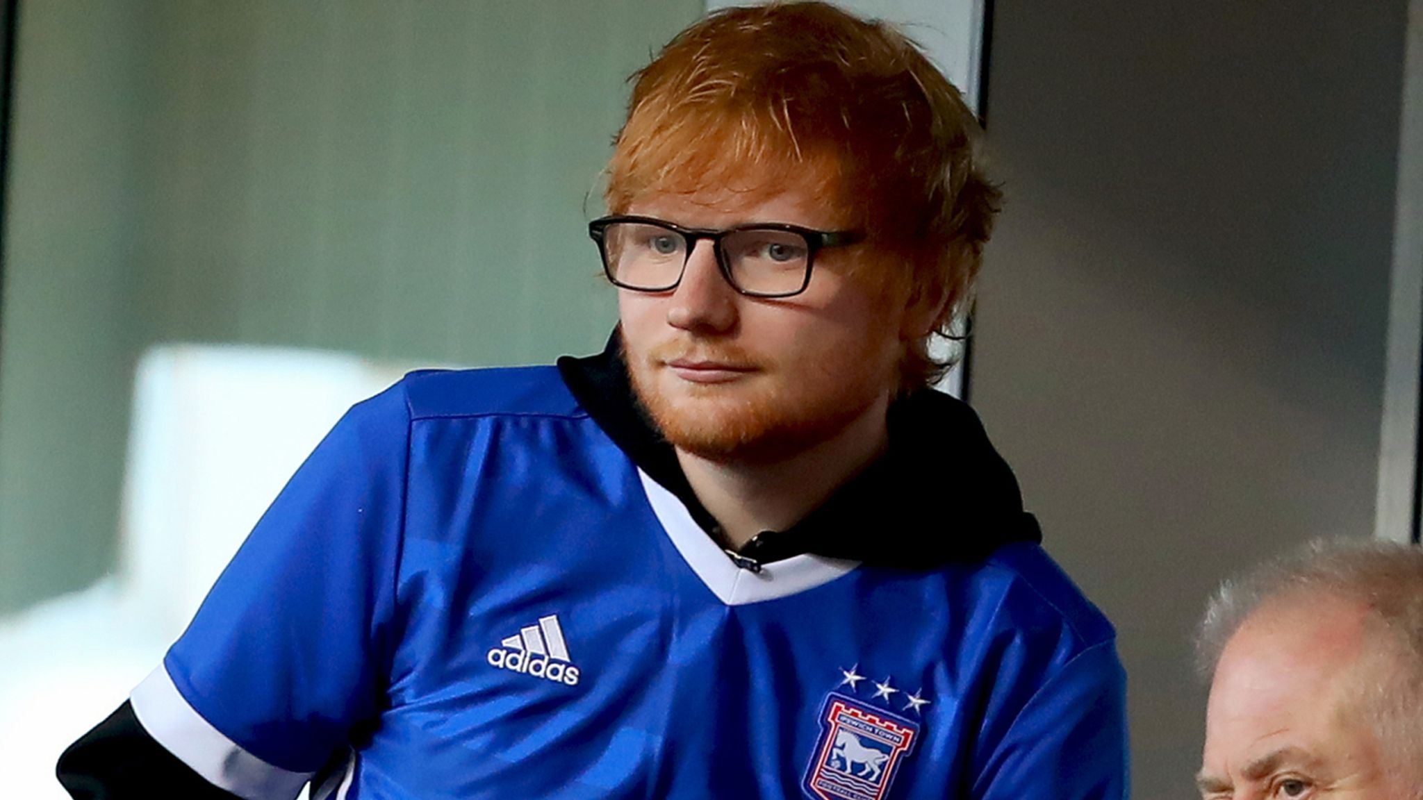 Ed Sheeran menjadi sponsor Ipswich Town