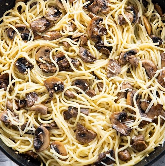GARLIC BUTTER MUSHROOM PASTA #vegetarian #simplerecipe GARLIC BUTTER MUSHROOM PASTA #vegetarian #simplerecipe