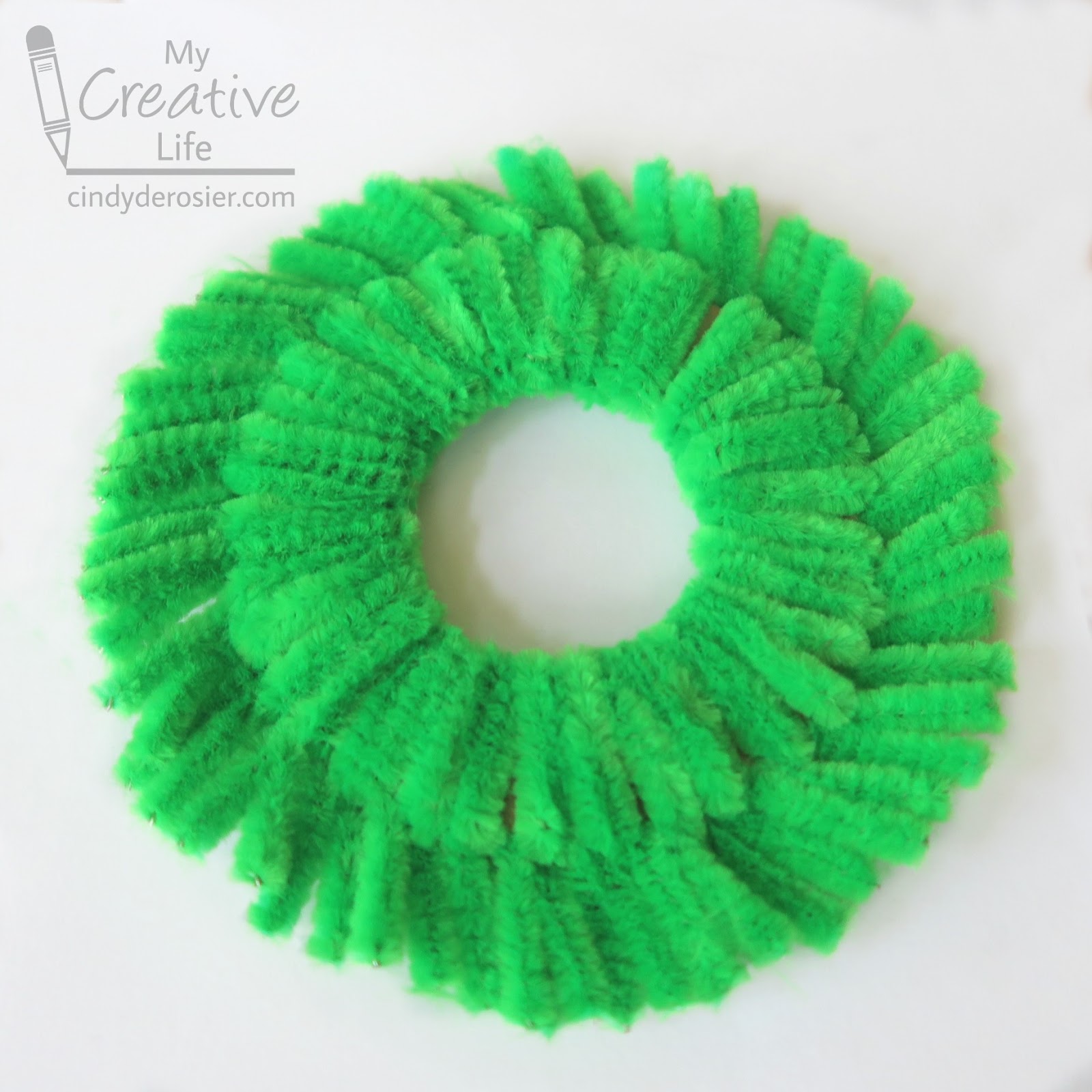 Cindy deRosier My Creative Life Pipe Cleaner Wreath Ornament