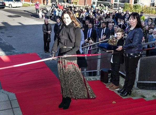 Crown Princess Mary visited Gistrup Nøvling School and at meeting of School Leaders. wore printed skirt and coat