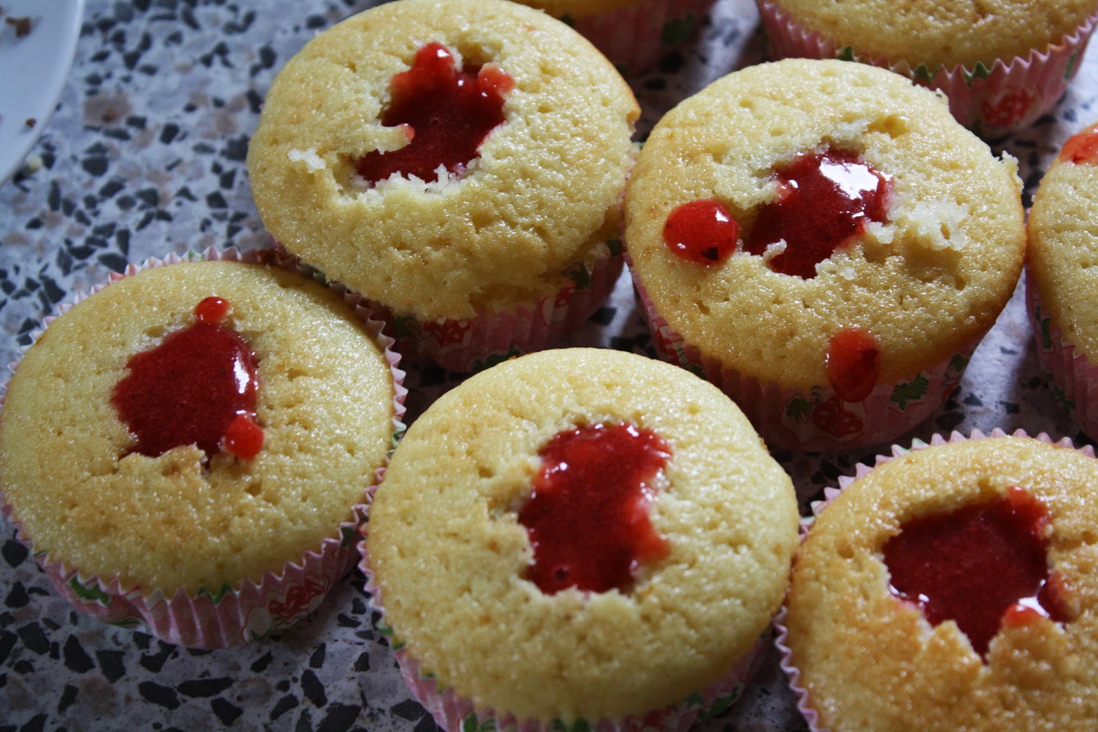 _Joghurt Cupcakes mit Erdbeerfüllung | creative bakery