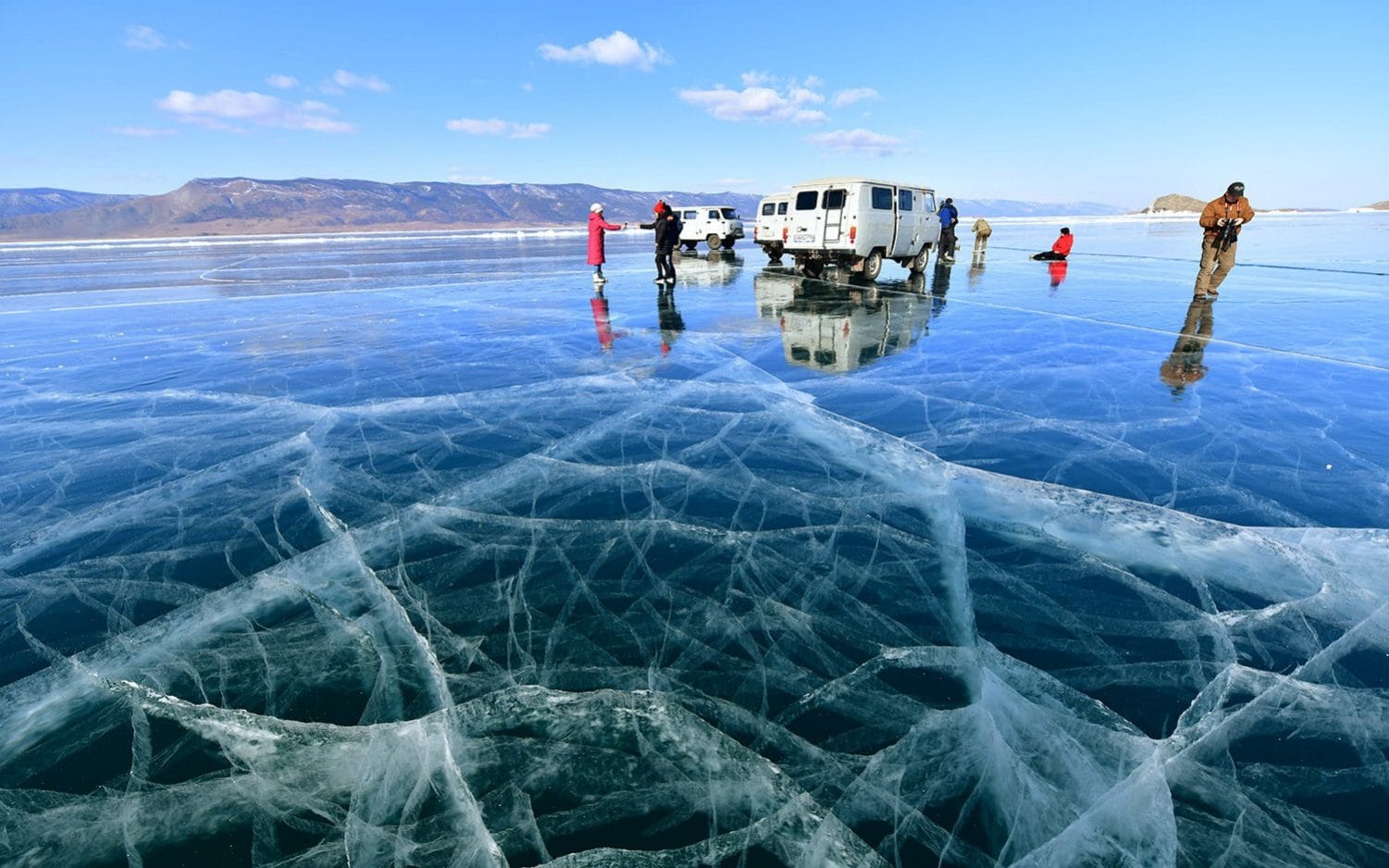 Озеро байкал использование. Рыбный промысел на Байкале. Lake Baikal. Лед Байкала. Байкал зимой.