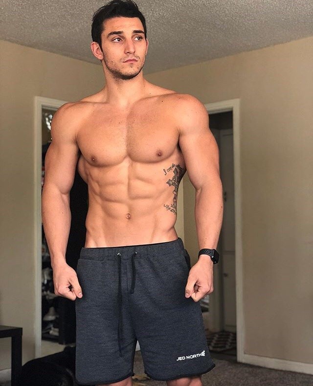 sexy-shirtless-tall-fit-guys-wide-shoulders-hunks