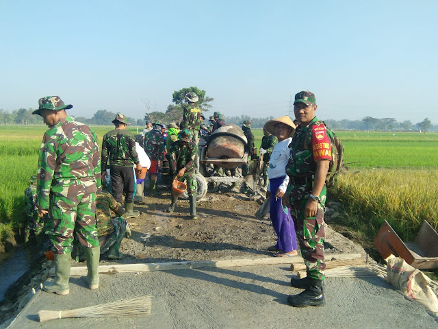 Pawas TMMD Reg 105 Aktif Cek Pengerjaan Betonisasi Jalan