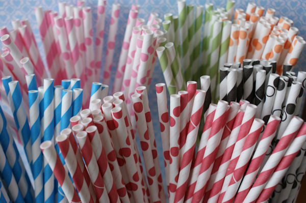 Hemma hos Klara: Randiga och prickiga sugrör av papper