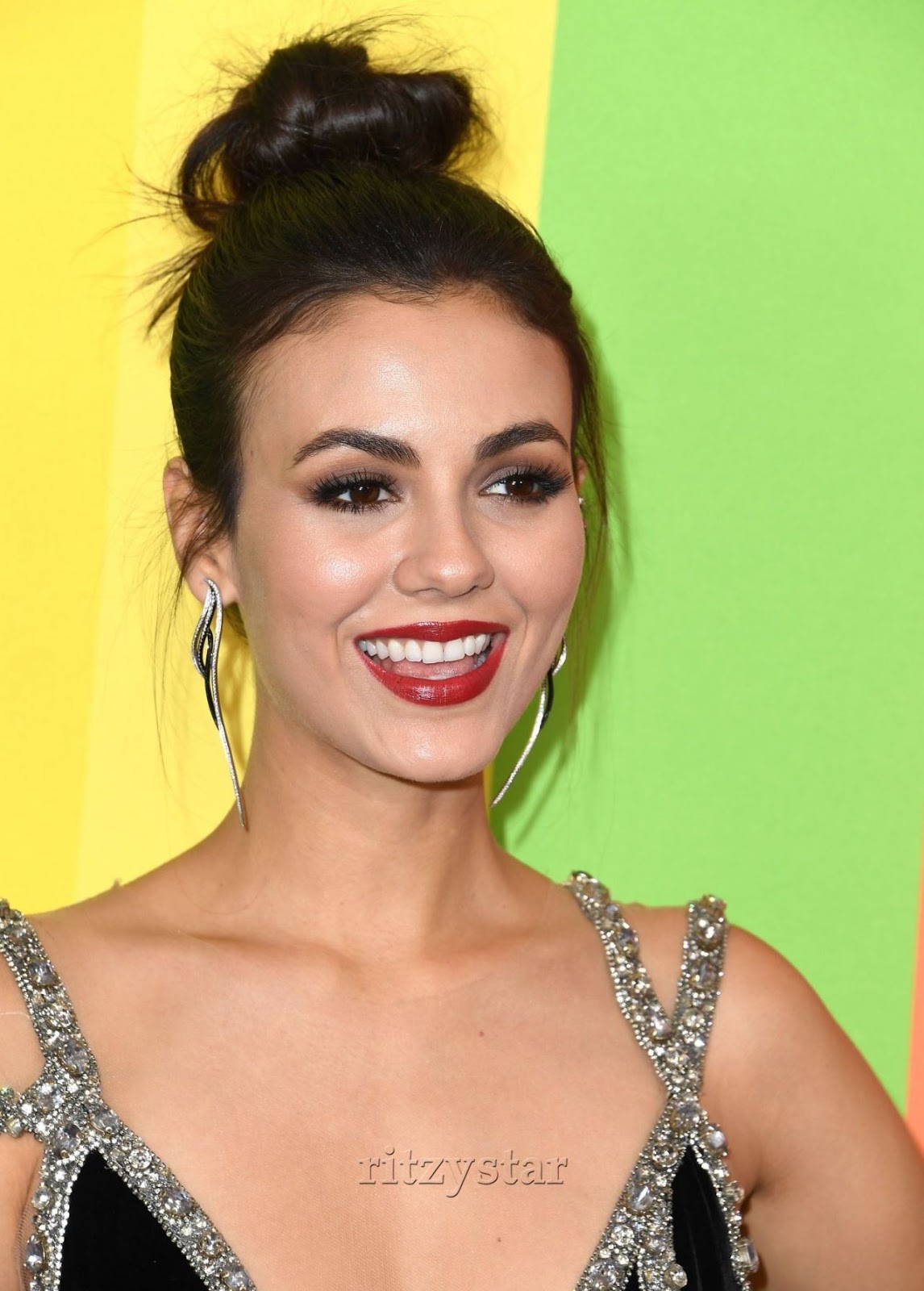 Victoria Justice At 2019 amfAR Gala in LA | RitzyStar