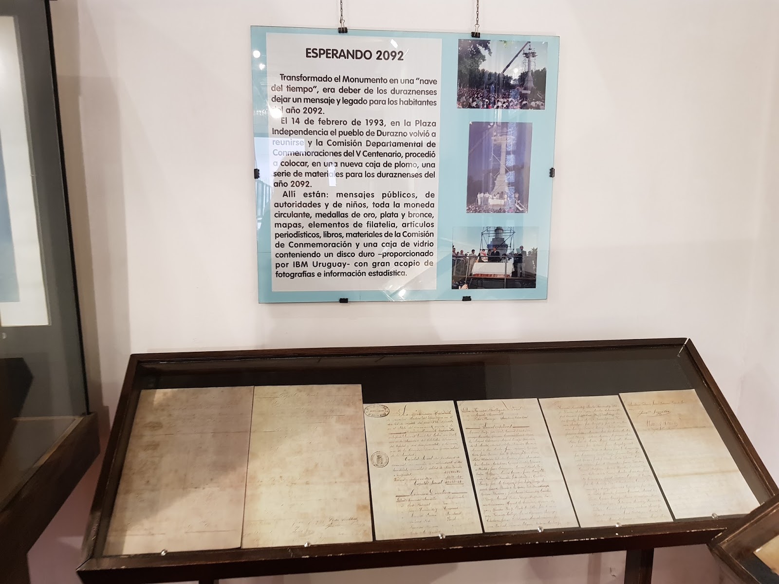 Biblioteca Francisco Poncini Sociedad Suiza Paysandú EN DURAZNO. EN