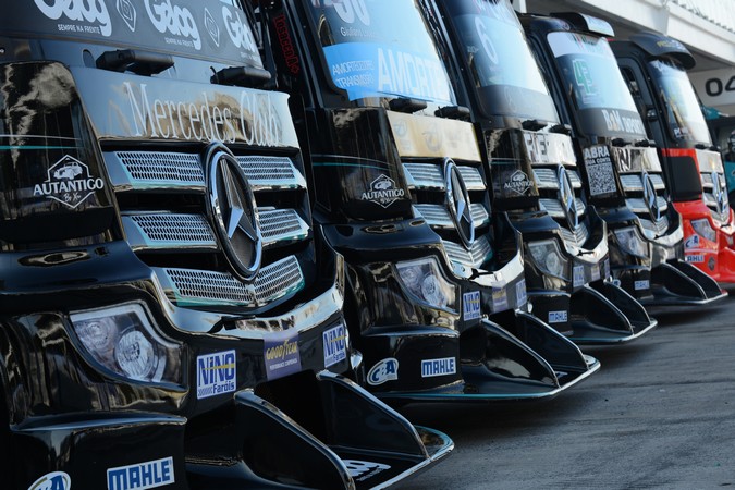 Mercedes-Benz leva a força e performance do Actros para defender a liderança da Copa Truck em Curitiba