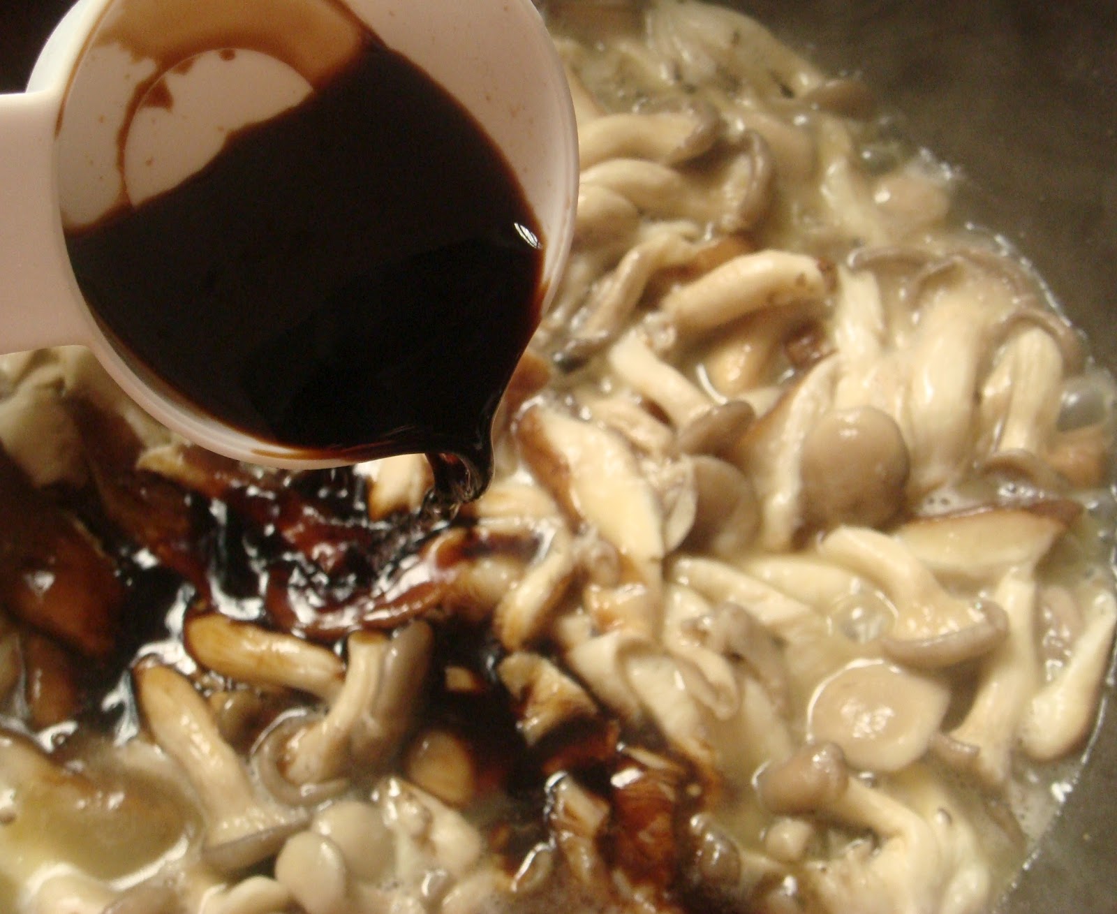 Receitinhas da Tere Shitake e Shimeji na manteiga