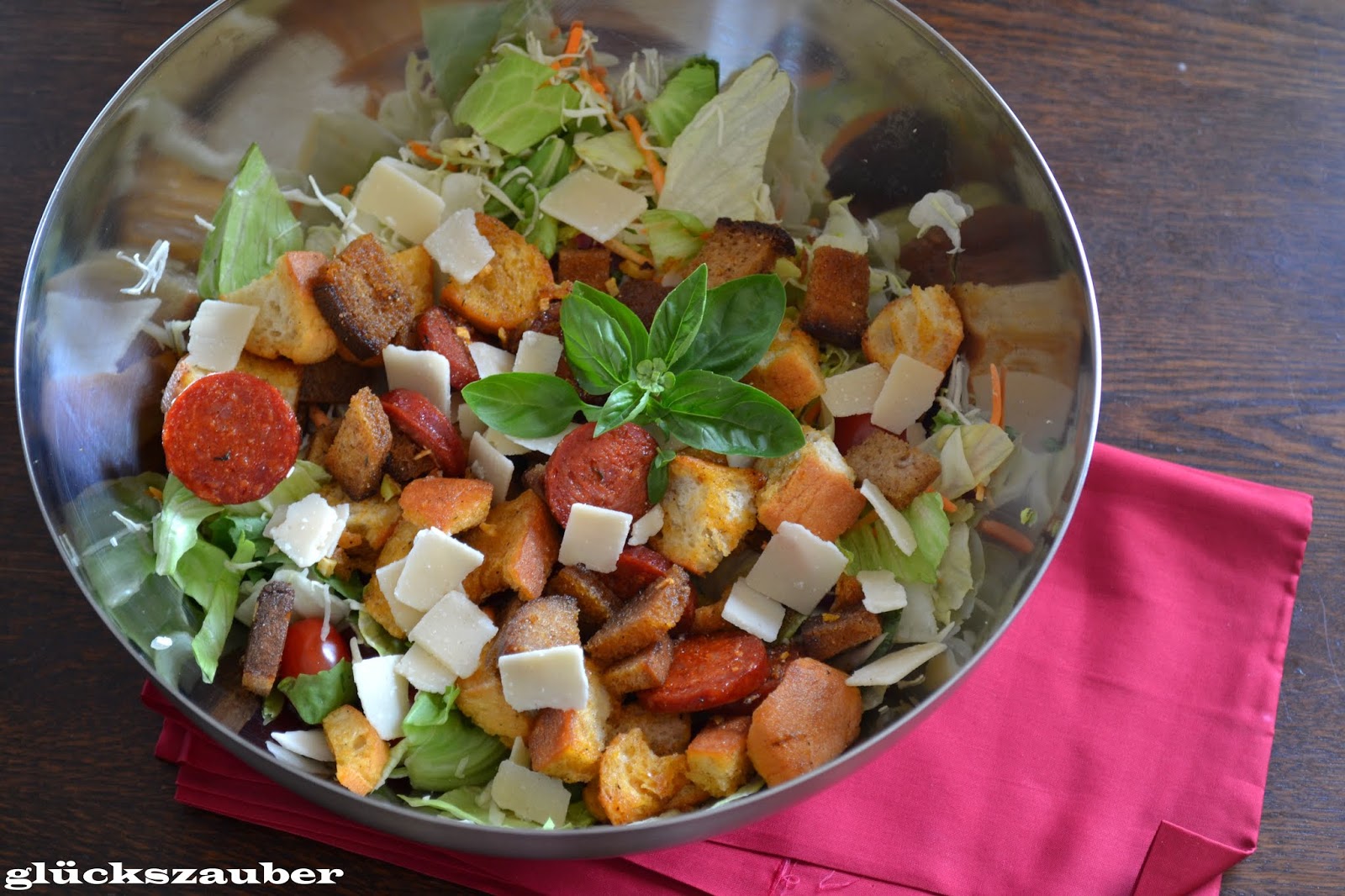 glückszauber : Mediterraner Salat und Erdbeer-Rhabarber-Kompott