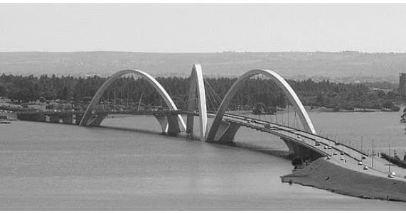 (UNIFENAS 2020) A Ponte Juscelino Kubitschek, também conhecida como