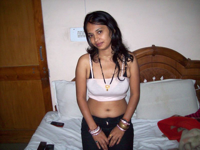 So Hot Indian Desi Aunties Photos. 