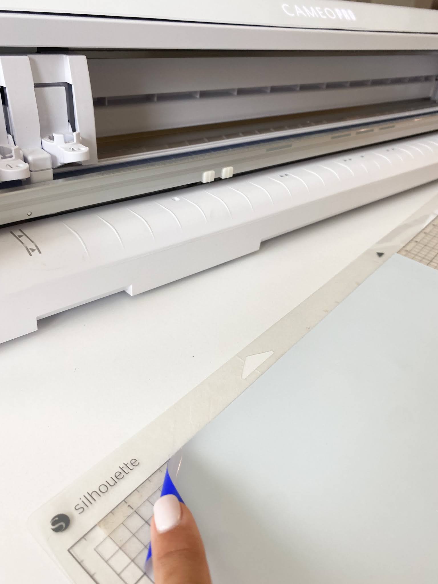 How to Load Vinyl in Silhouette CAMEO 4 Pro Silhouette School