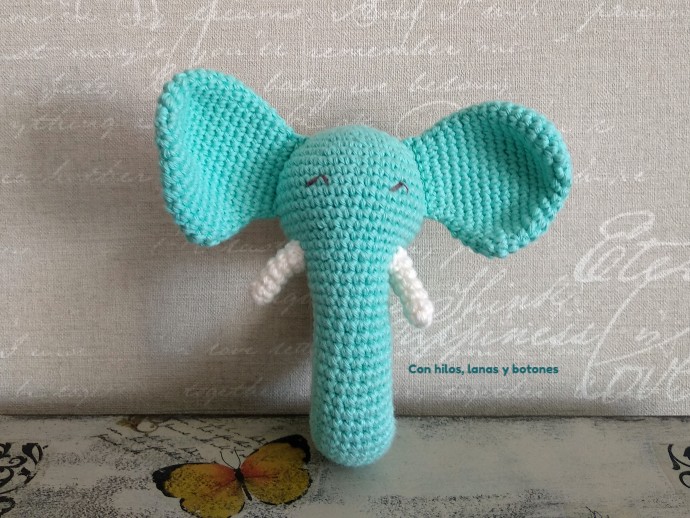 Con hilos, lanas y botones: Elefante sonajero amigurumi