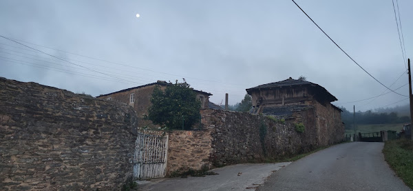 Caserones de piedra en Pradeda. Camino Primitivo