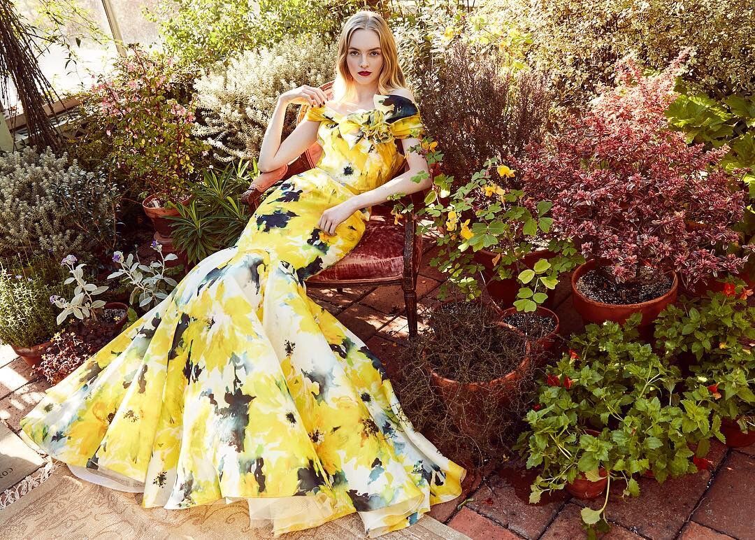 we provide you with the most popular women's clothing shoes and hats