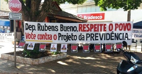 Campo Mourão: Sindicato é multado por colocar faixas no calçadão