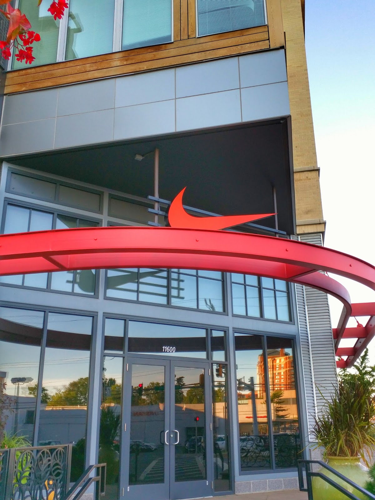 nike store at the pike