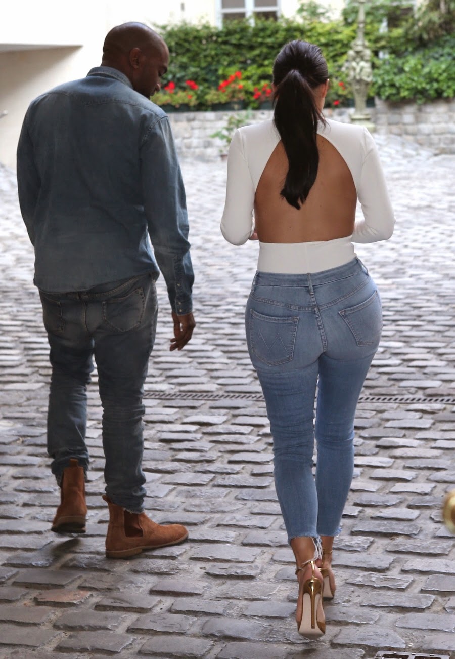 Kanye West Grabbing Kim Kardashian S Huge Butt Photos