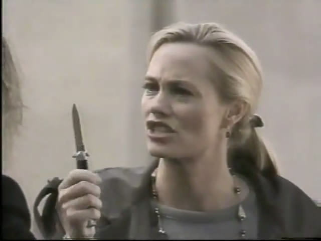 A SOMBRA DE UM PASSADO (DUBLADOTV-RIP) – 1993 A%2BSombra%2Bde%2BUm%2BPassado%2B%25281993%2529.mp4_snapshot_00.44.18_%255B2019.06.30_20.26.36%255D