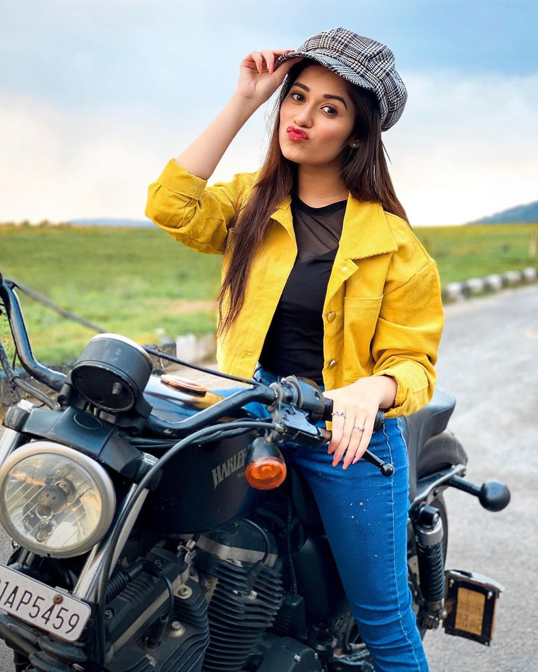Jannat Zubair with Bike
