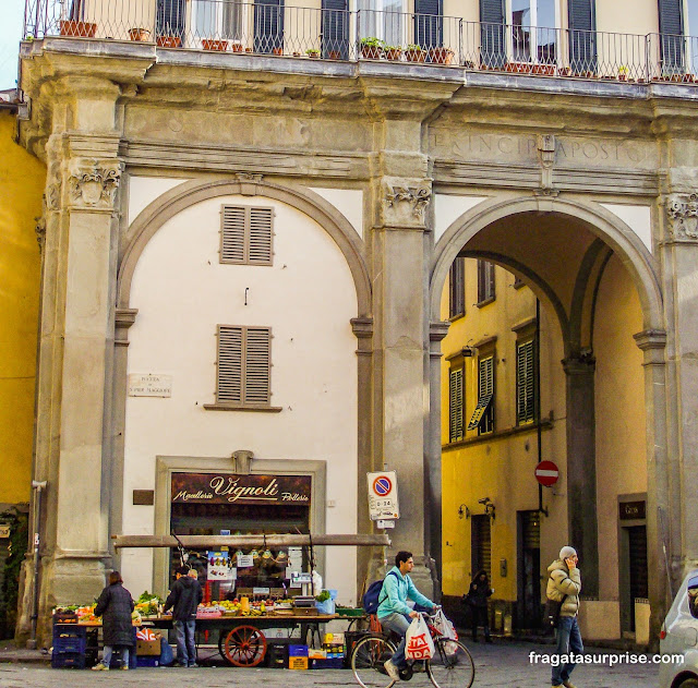 Barracas de feira em Santa Croce, Florença