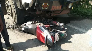 नवादा में टैंकर और बाइक की आमने-सामने भिड़ंत, 2 की मौत, 2 की हालत गंभीर