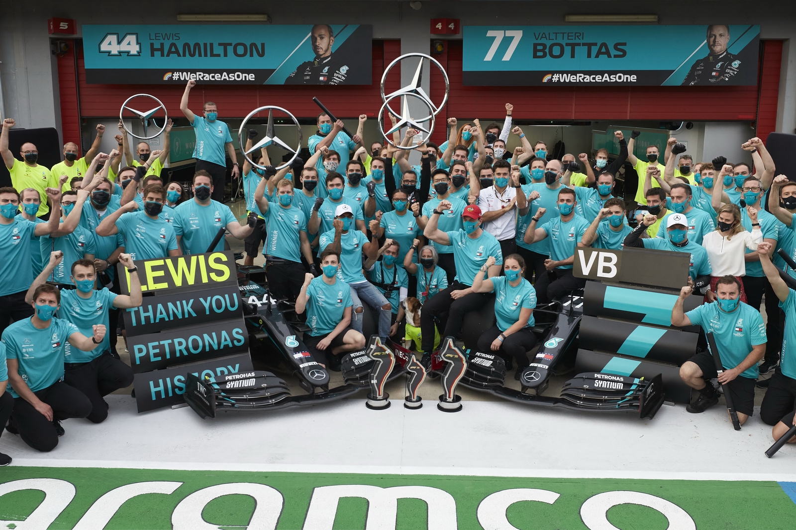 Mercedes AMG Petronas iphone