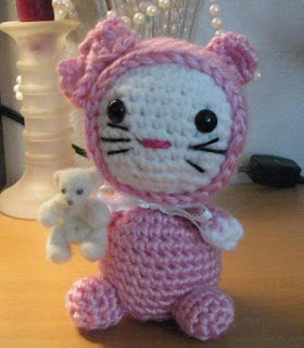 http://arminas-aminals.blogspot.com/2008/10/amigurumi-kitty-in-jammies.html