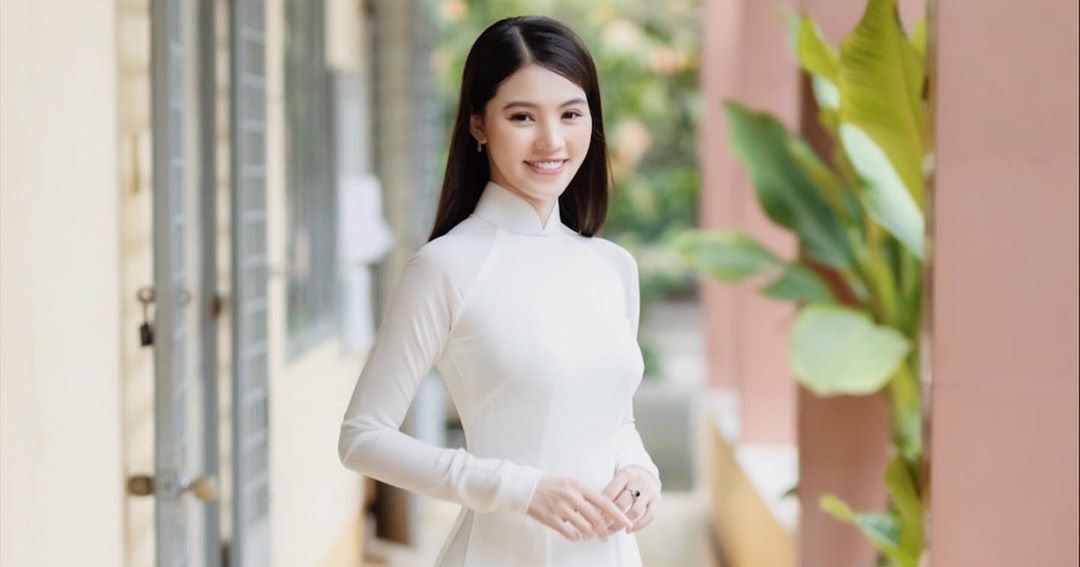 Hot girl…Jolie Nguyen…