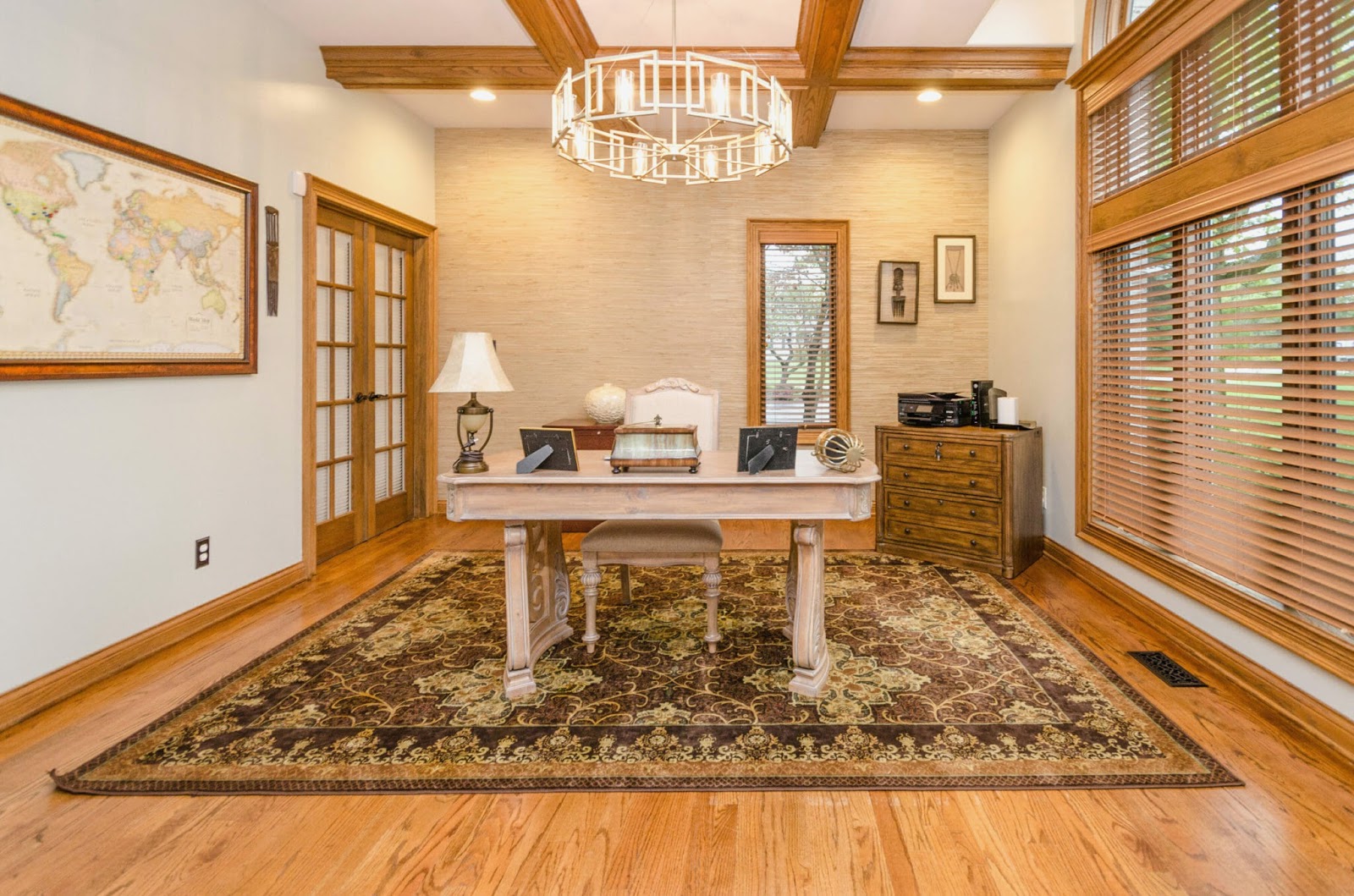 She so home. Келли хоппен дизайнер. Belle luxe интерьер. Her home. Fairy godmother принт надпись.