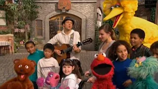 Jason Mraz sings Outdoors with Elmo, Abby, Rosita, Baby Bear, Big Bird. Sesame Street The Best of Elmo 2