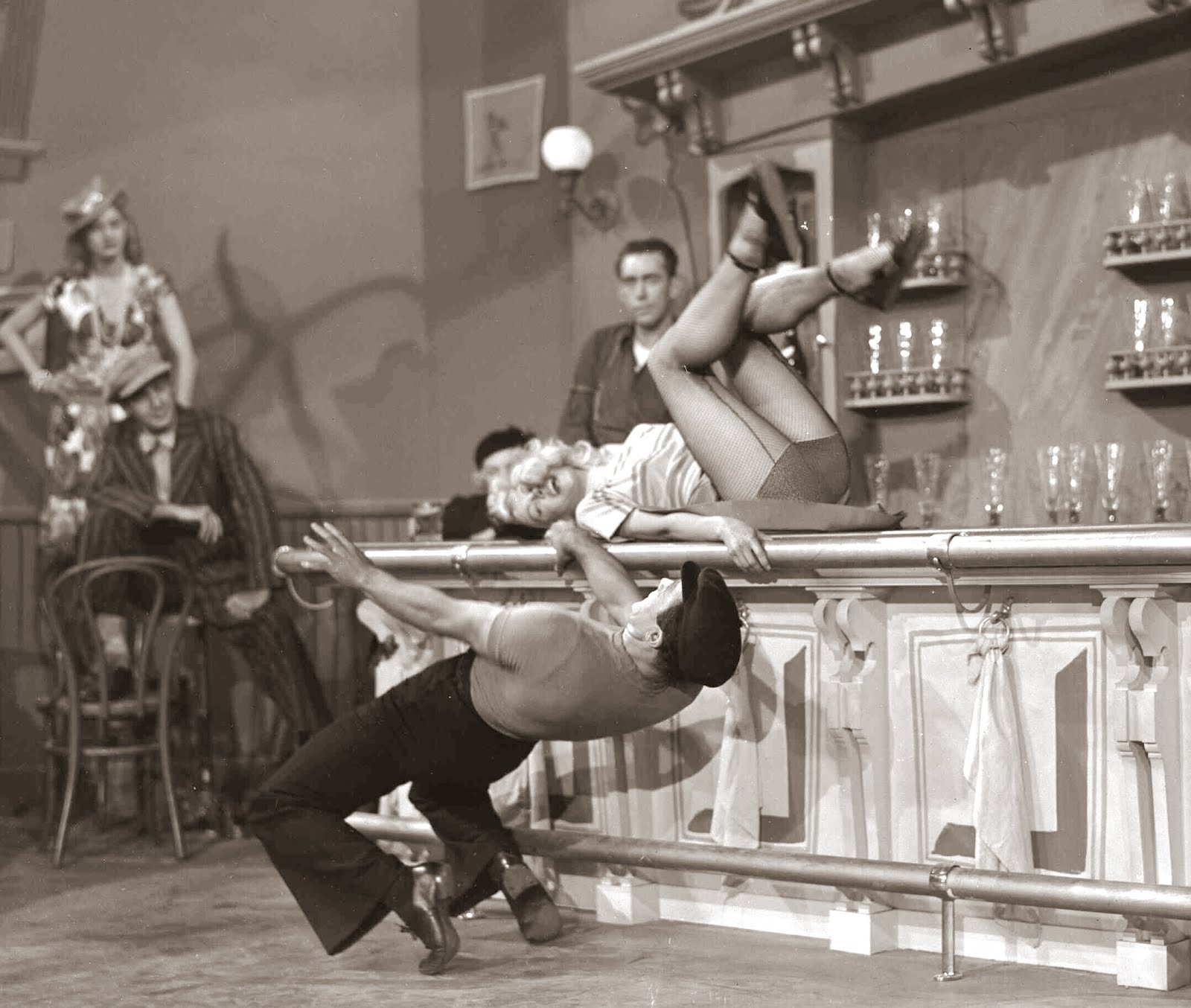 Pulp Noir Dance: Vera-Ellen and Gene Kelly in "Slaughter on Tenth Aven...