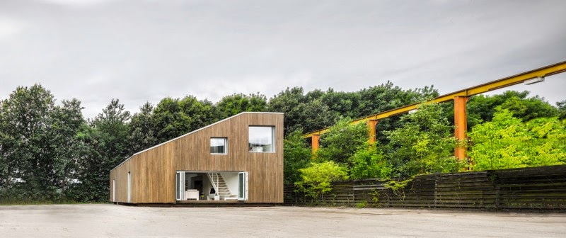  Modern Shipping Container House - WFH by Argency