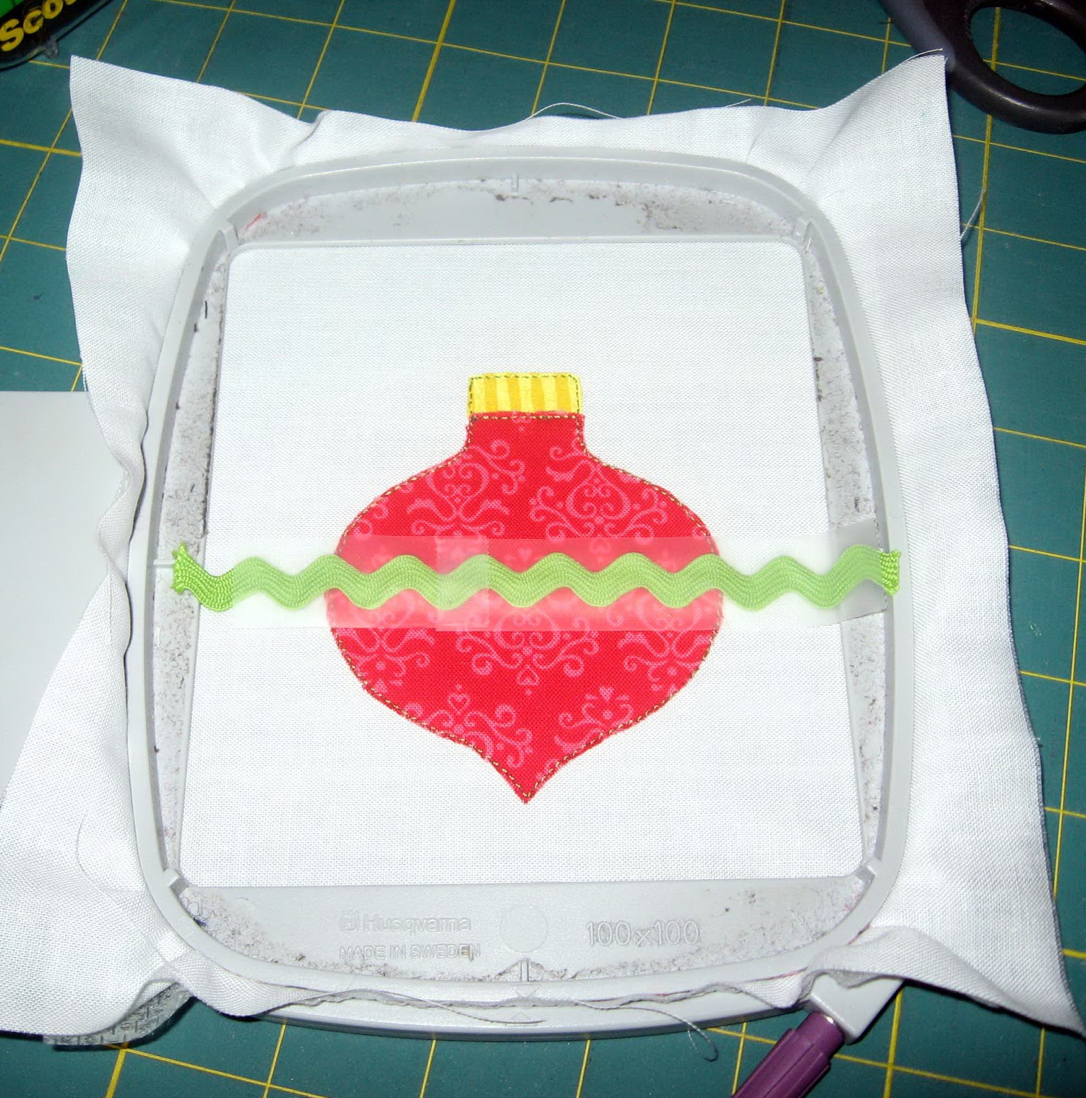 Applique Time Ric Rac on an applique? How do I attach that?