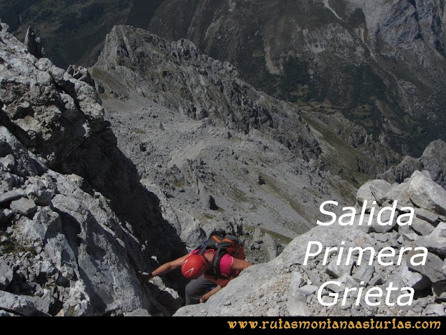 Ruta a la Torre del Friero: Trepada primera grieta