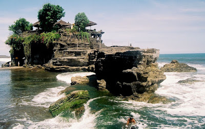 Bali adalah sebuah anugerah bagi Indonesia dan perpaduan kondisi fisik dengan budaya masya Tanah Lot Bali, Ku Merindukan Sunset 