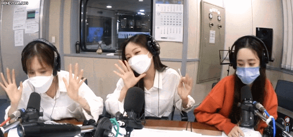 곰 알러지 없는 지애만 모른는 단톡방이 있을지도  똘아이 깡깡 명은 똑똑한 수정이  곰텐