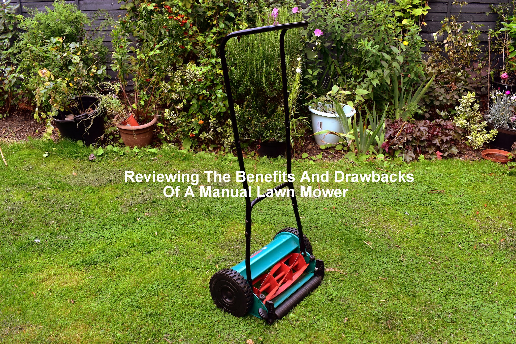 Reviewing The Benefits and Drawbacks Of A Manual Lawn Mower