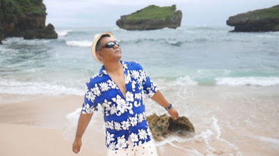 AM Kuncoro Vokalis Heniikun Bay feat Steven & Tege Coconut Treez Bakal Rilis Ulang ‘Mimi Mintuno Tresno’